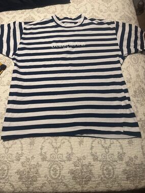 Guess Men’s Navy & White Striped Tee